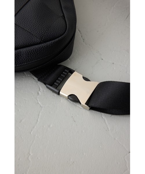 AZUL by moussy(アズールバイマウジー)の「イントレチャートボディーバッグ(ボディバッグ/ウエストポーチ・メンズ・グレー/ブラック・FREE)」の10枚目の写真