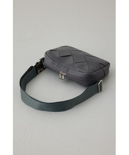 AZUL by moussy(アズールバイマウジー)の「イントレチャートボディーバッグ(ボディバッグ/ウエストポーチ・メンズ・グレー/ブラック・FREE)」の18枚目の写真