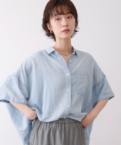 Bou Jeloud(ブージュルード)の「シアーデニムシャツ(シャツ/ブラウス・レディース・サックスブルー/インディゴブルー・38)」の2枚目の写真