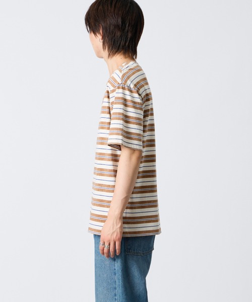 Guess（ゲス）の「[GUESS/ゲス] マルチボーダー ショートスリーブＴシャツ（Tシャツ/カットソー・レディース・キャメル・M/L）」の13枚目の写真