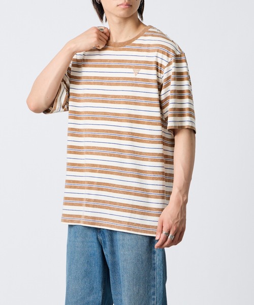 Guess（ゲス）の「[GUESS/ゲス] マルチボーダー ショートスリーブＴシャツ（Tシャツ/カットソー・レディース・キャメル・M/L）」の15枚目の写真