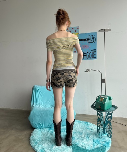SHAGGIE(シャギー)の「ロゴストーン付きボーダーオフショルダートップス(Tシャツ/カットソー・レディース・ライトブルー/イエロー・FREE)」の9枚目の写真