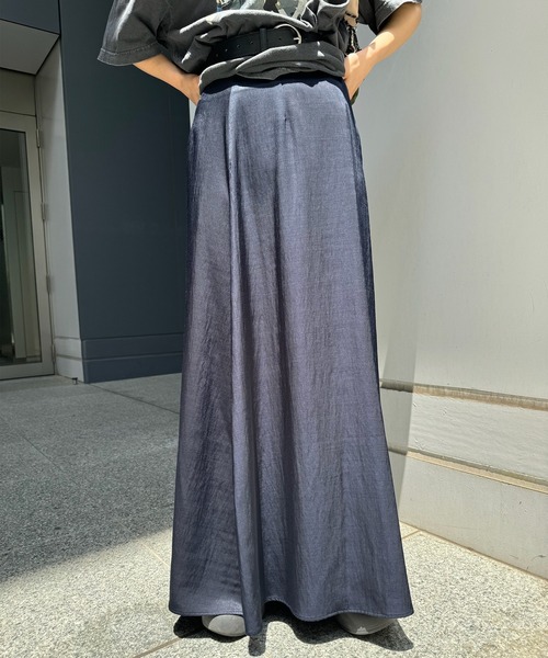 Ameri(アメリ)の「MEDI SILKY GLOW FLARE SKIRT(スカート・レディース・ピンク/ブラウン/ネイビー・MEDIUM/SMALL)」の2枚目の写真
