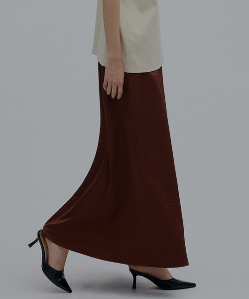 Ameri(アメリ)の「MEDI SILKY GLOW FLARE SKIRT(スカート・レディース・ピンク/ブラウン/ネイビー・MEDIUM/SMALL)」の22枚目の写真