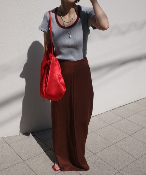 Ameri(アメリ)の「MEDI SILKY GLOW FLARE SKIRT(スカート・レディース・ピンク/ブラウン/ネイビー・MEDIUM/SMALL)」の12枚目の写真