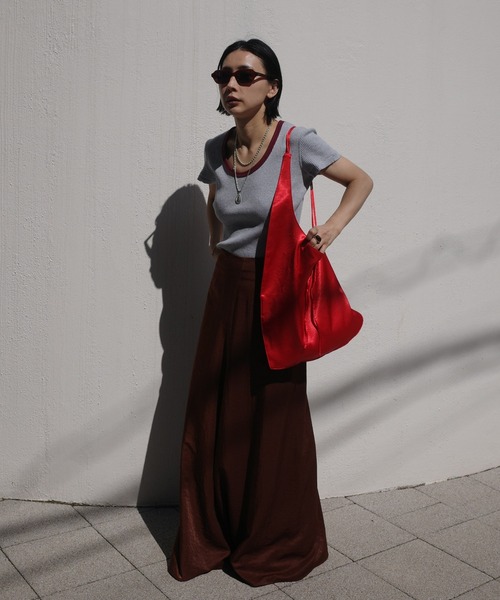 Ameri(アメリ)の「MEDI SILKY GLOW FLARE SKIRT(スカート・レディース・ピンク/ブラウン/ネイビー・MEDIUM/SMALL)」の10枚目の写真