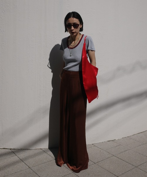 Ameri(アメリ)の「MEDI SILKY GLOW FLARE SKIRT(スカート・レディース・ピンク/ブラウン/ネイビー・MEDIUM/SMALL)」の9枚目の写真