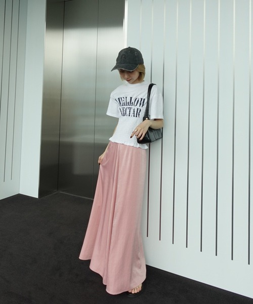 Ameri(アメリ)の「MEDI SILKY GLOW FLARE SKIRT(スカート・レディース・ピンク/ブラウン/ネイビー・MEDIUM/SMALL)」の4枚目の写真