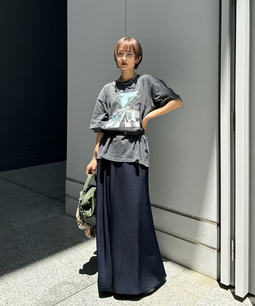 Ameri(アメリ)の「MEDI SILKY GLOW FLARE SKIRT(スカート・レディース・ピンク/ブラウン/ネイビー・MEDIUM/SMALL)」の7枚目の写真