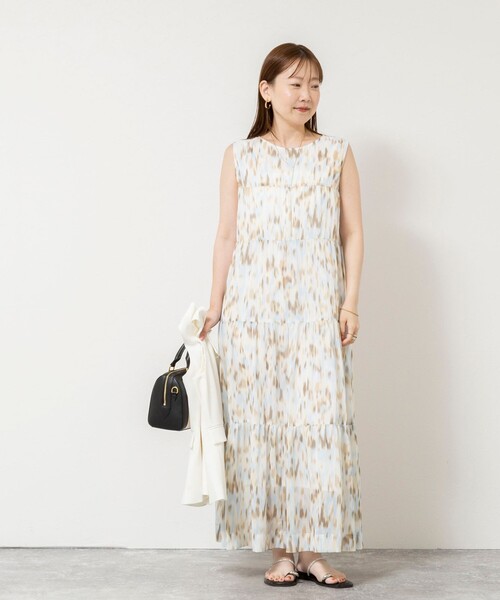 NOLLEY’S Sophi(ノーリーズソフィ)の「ウォッシャブルラメストライプアートプリントティアード2WAYワンピース(ワンピース・レディース・ベージュ系その他・38)」の2枚目の写真