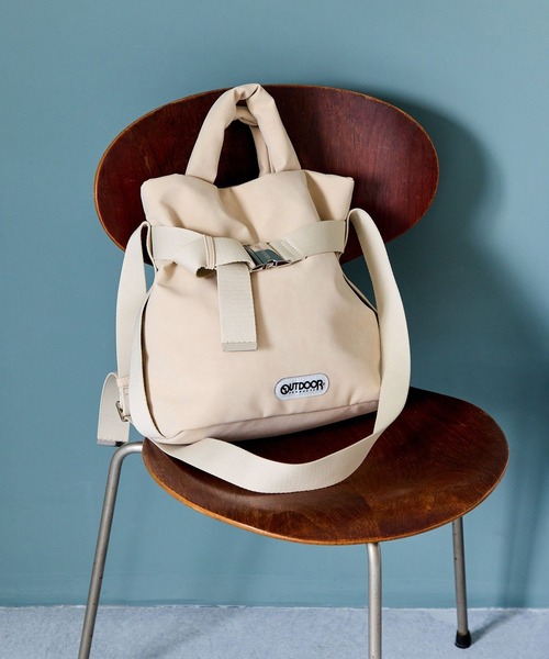 OUTDOOR PRODUCTS(アウトドアプロダクツ)の「【OUTDOOR PRODUCTS】VIS別注 2WAYスエードベルト付きトートバッグ(トートバッグ・レディース・ベージュ/ブラウン・FREE)」の2枚目の写真
