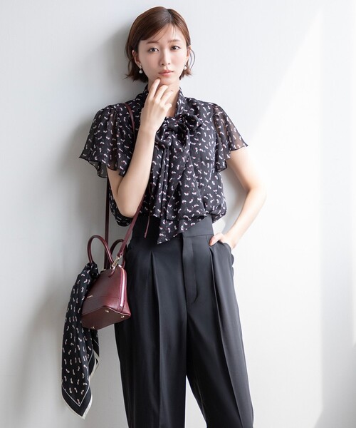 TOCCA（トッカ）の「DANCING HIGH HEELS ブラウス（シャツ/ブラウス・レディース・ブラウン系5/ブラック系5・0/4）」の3枚目の写真