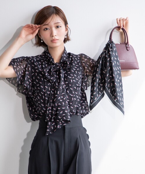 TOCCA（トッカ）の「DANCING HIGH HEELS ブラウス（シャツ/ブラウス・レディース・ブラウン系5/ブラック系5・0/4）」の4枚目の写真