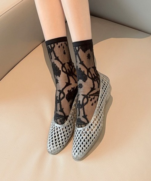 mebole(メボレ)の「jelly flat shoes(サンダル・レディース・シルバー/クリア/ブラック・MEDIUM/SMALL/LARGE)」の7枚目の写真
