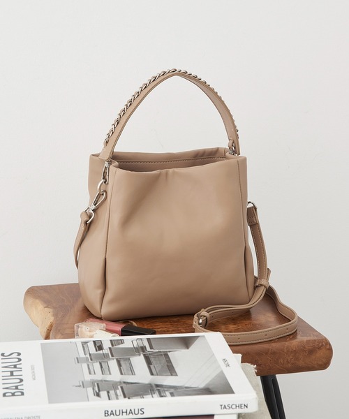 cache cache(カシュ カシュ)の「【cache cache】チェーンハンドルボックス仕切りBAG(ハンドバッグ・レディース・ブラック/ベージュ/グレー/アイボリー・FREE)」の4枚目の写真