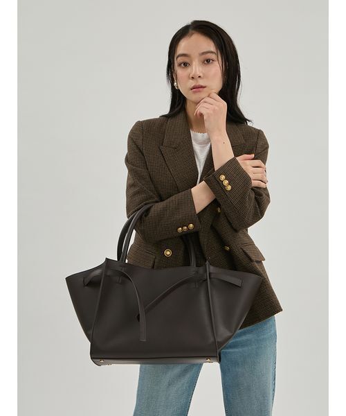 Mila Owen(ミラオーウェン)の「フロントベルトワイドトートバッグ(トートバッグ・レディース・ブラック/ダークブラウン・F)」の12枚目の写真