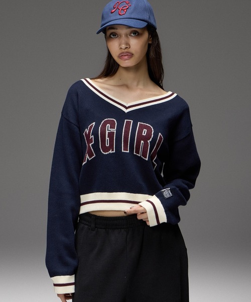 X-girl(エックスガール)の「LOGO JACQUARD V-NECK KNIT TOP(ニット/セーター・レディース・ブラック/ネイビー・ONE SIZE)」の2枚目の写真