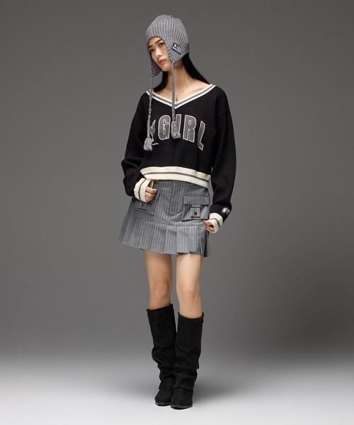 X-girl(エックスガール)の「LOGO JACQUARD V-NECK KNIT TOP(ニット/セーター・レディース・ブラック/ネイビー・ONE SIZE)」の4枚目の写真