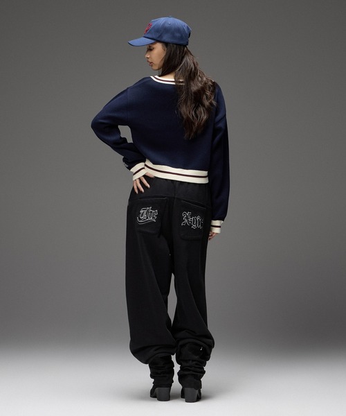 X-girl(エックスガール)の「LOGO JACQUARD V-NECK KNIT TOP(ニット/セーター・レディース・ブラック/ネイビー・ONE SIZE)」の11枚目の写真
