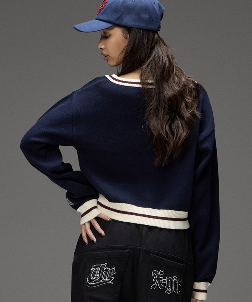X-girl(エックスガール)の「LOGO JACQUARD V-NECK KNIT TOP(ニット/セーター・レディース・ブラック/ネイビー・ONE SIZE)」の8枚目の写真