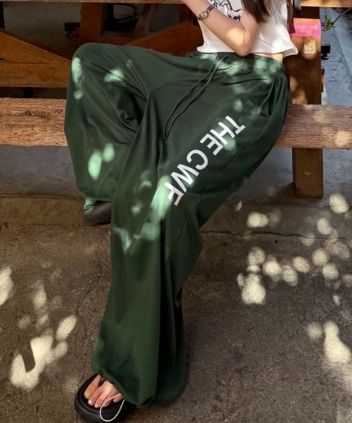 FAVORITO(ファヴォリート)の「ドローストリングリラックスパンツ(その他パンツ・レディース・ブラック/イエロー/ブルー/グリーン・F)」の6枚目の写真