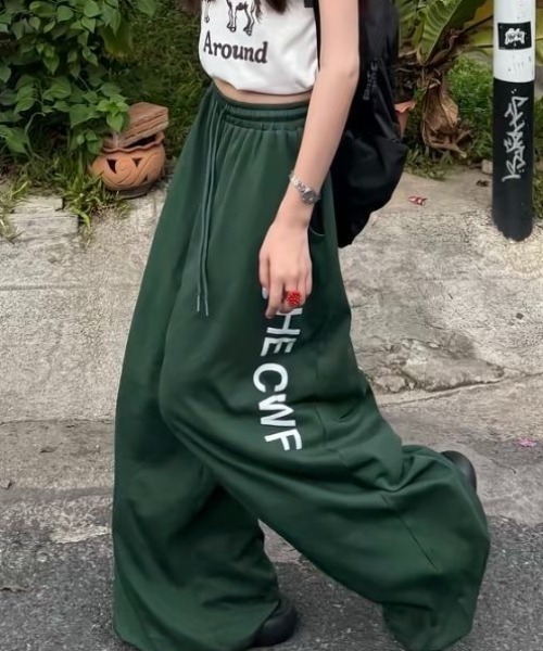 FAVORITO(ファヴォリート)の「ドローストリングリラックスパンツ(その他パンツ・レディース・ブラック/イエロー/ブルー/グリーン・F)」の5枚目の写真