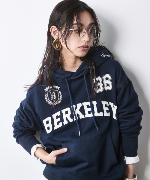 CHIC STYLE(シックスタイル)の「綿100%プリントフーディ<大きいサイズ有>シックスタイル(パーカー・レディース・杢グレー/ネイビー・3L/LL/L/M/5L/4L)」の1枚目の写真