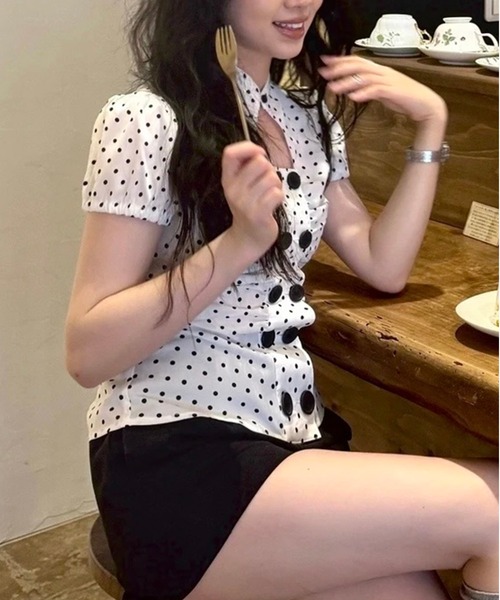 AsheKsha(アシクシャ)の「立ち襟の透かしドットプリーツパフスリーブショートシャツ(シャツ/ブラウス・レディース・ベージュ/ホワイト・M)」の19枚目の写真