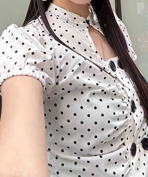 AsheKsha(アシクシャ)の「立ち襟の透かしドットプリーツパフスリーブショートシャツ(シャツ/ブラウス・レディース・ベージュ/ホワイト・M)」の22枚目の写真