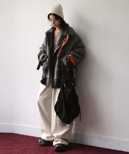 antiqua（アンティカ）の「異素材 レイヤード風 ショート丈 ダブルジップ MA-1（MA-1・レディース・ブラック/グレー・ONESIZE）」の7枚目の写真