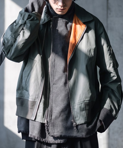 antiqua（アンティカ）の「異素材 レイヤード風 ショート丈 ダブルジップ MA-1（MA-1・レディース・ブラック/グレー・ONESIZE）」の5枚目の写真