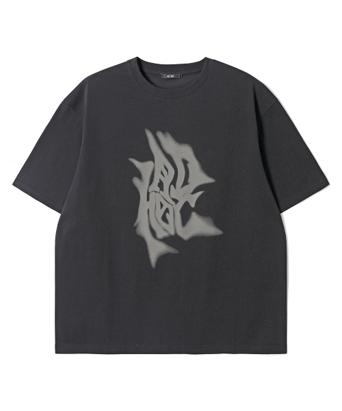 ADHOC(アドホック)の「男女共用スモージAD HOCグラフィックTシャツ (ブラック) (HC6STA7)(Tシャツ/カットソー・メンズ・その他・90/100/95)」の1枚目の写真