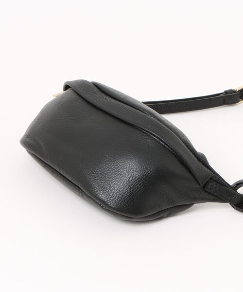 AULENTTI（オウレンティ）の「【AULENTTI/オウレンティ】レザーボディバッグ　ウエストバッグ（ボディバッグ/ウエストポーチ・レディース・ブラック・FREE）」の14枚目の写真