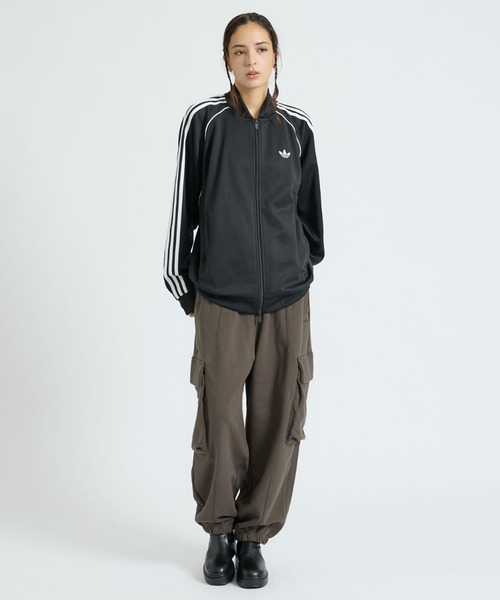 adidas(アディダス)の「【adidas originals/アディダスオリジナルス】ST CLASSICS LOOSE TT|ルーズシルエット トラックトップ(ジャージ・メンズ・ブラック・M/L)」の3枚目の写真