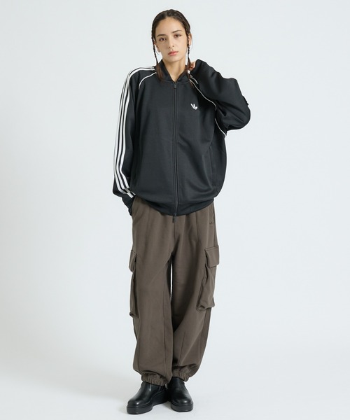 adidas(アディダス)の「【adidas originals/アディダスオリジナルス】ST CLASSICS LOOSE TT|ルーズシルエット トラックトップ(ジャージ・メンズ・ブラック・M/L)」の4枚目の写真