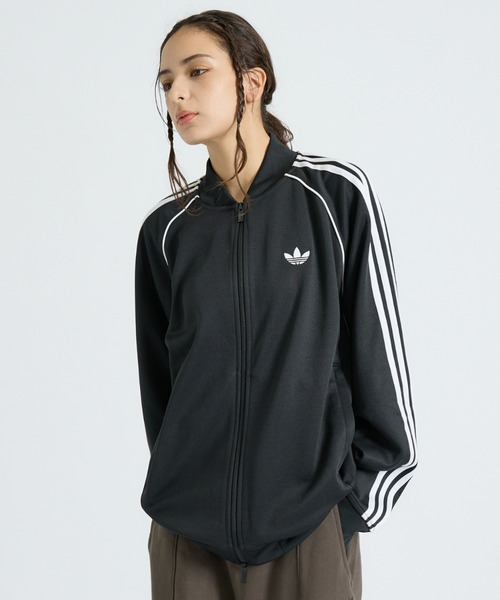 adidas(アディダス)の「【adidas originals/アディダスオリジナルス】ST CLASSICS LOOSE TT|ルーズシルエット トラックトップ(ジャージ・メンズ・ブラック・M/L)」の5枚目の写真