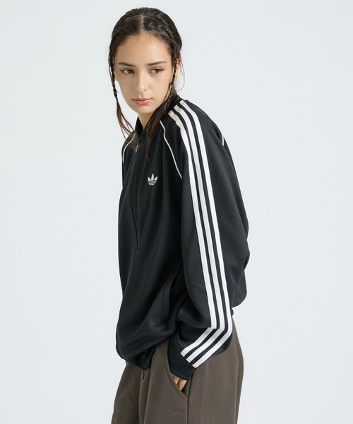 adidas(アディダス)の「【adidas originals/アディダスオリジナルス】ST CLASSICS LOOSE TT|ルーズシルエット トラックトップ(ジャージ・メンズ・ブラック・M/L)」の6枚目の写真