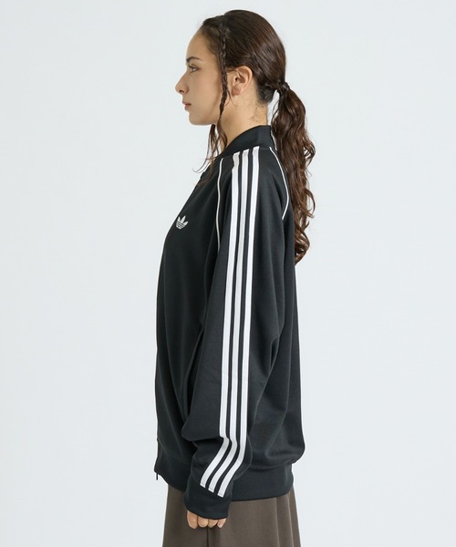 adidas(アディダス)の「【adidas originals/アディダスオリジナルス】ST CLASSICS LOOSE TT|ルーズシルエット トラックトップ(ジャージ・メンズ・ブラック・M/L)」の7枚目の写真