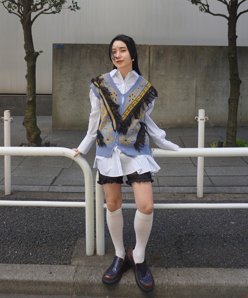 Ameri(アメリ)の「2WAY FLOWER PATTERN FRINGE KNIT VEST(ベスト・レディース・ブルー/ブラウン/グレー・FREE)」の19枚目の写真