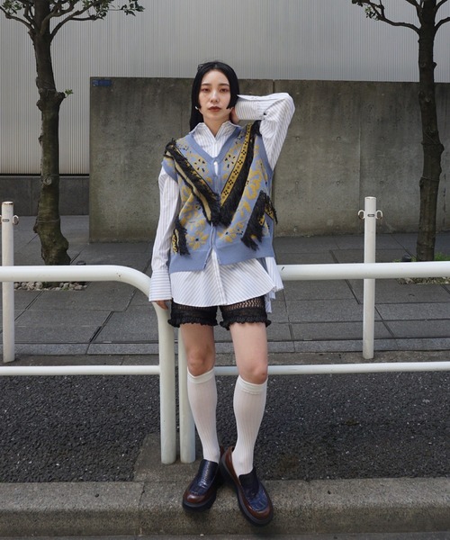 Ameri(アメリ)の「2WAY FLOWER PATTERN FRINGE KNIT VEST(ベスト・レディース・ブルー/ブラウン/グレー・FREE)」の20枚目の写真