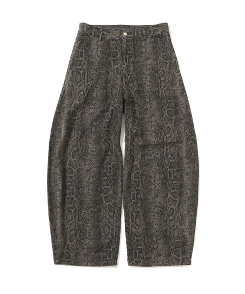 JOINT WORKS(ジョイントワークス)の「アニマルパターン カーブ PANTS / J ANIMAL PATTERN CURVE PT(デニムパンツ・レディース・オートミール/ブラック系その他・LARGE/MEDIUM)」の1枚目の写真