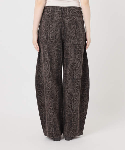 JOINT WORKS(ジョイントワークス)の「アニマルパターン カーブ PANTS / J ANIMAL PATTERN CURVE PT(デニムパンツ・レディース・オートミール/ブラック系その他・LARGE/MEDIUM)」の5枚目の写真