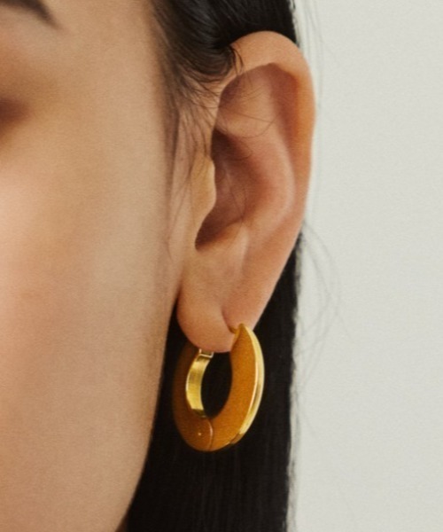 kiehtova(キエトヴァ)の「【kiehtova】MOLDED OVAL HOOP PIERCE/モウルディド オーバル フープ ピアス(ピアス(両耳用)・レディース・シルバー/ゴールド・FREE)」の2枚目の写真