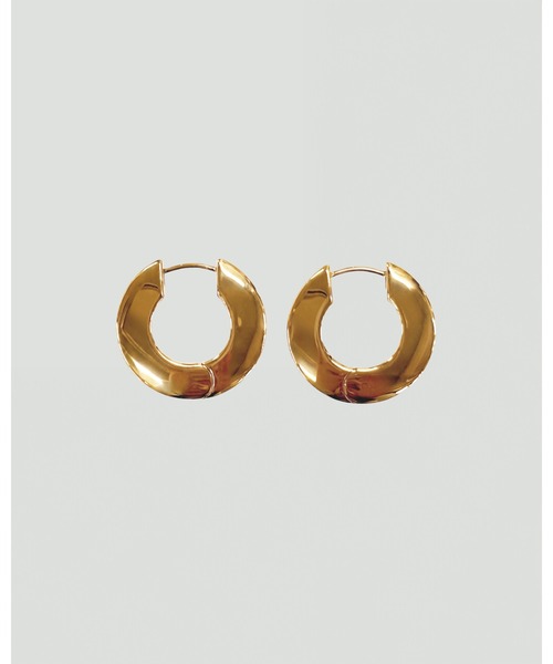 kiehtova(キエトヴァ)の「【kiehtova】MOLDED OVAL HOOP PIERCE/モウルディド オーバル フープ ピアス(ピアス(両耳用)・レディース・シルバー/ゴールド・FREE)」の6枚目の写真