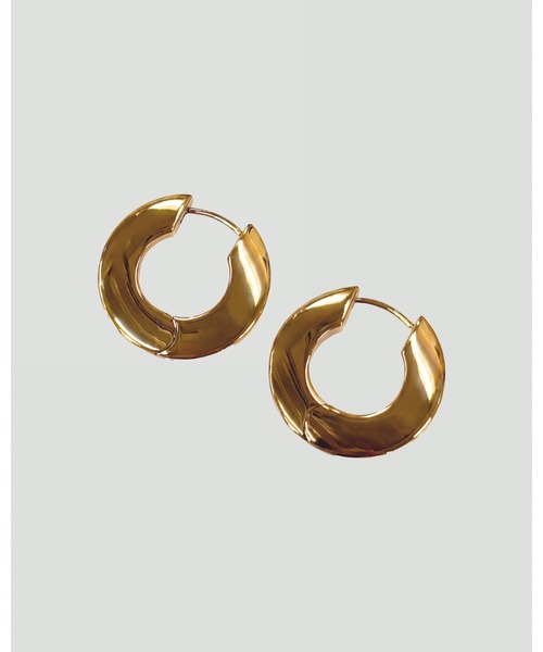 kiehtova(キエトヴァ)の「【kiehtova】MOLDED OVAL HOOP PIERCE/モウルディド オーバル フープ ピアス(ピアス(両耳用)・レディース・シルバー/ゴールド・FREE)」の7枚目の写真