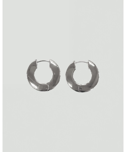 kiehtova(キエトヴァ)の「【kiehtova】MOLDED OVAL HOOP PIERCE/モウルディド オーバル フープ ピアス(ピアス(両耳用)・レディース・シルバー/ゴールド・FREE)」の9枚目の写真