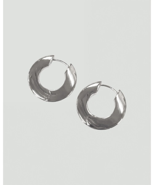 kiehtova(キエトヴァ)の「【kiehtova】MOLDED OVAL HOOP PIERCE/モウルディド オーバル フープ ピアス(ピアス(両耳用)・レディース・シルバー/ゴールド・FREE)」の10枚目の写真