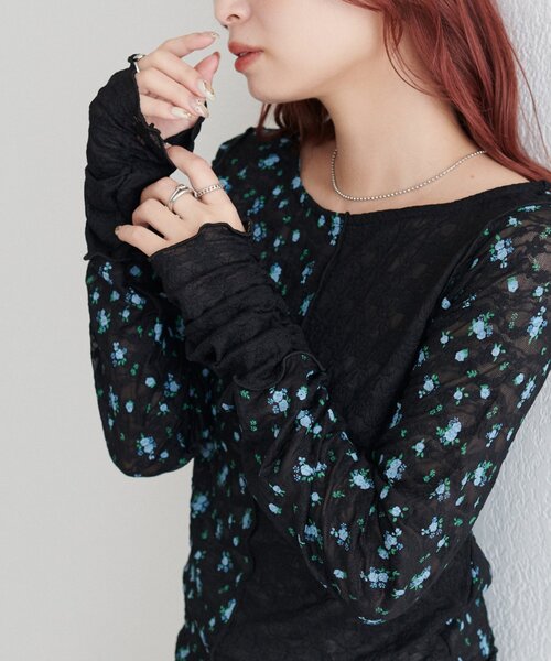 DISCOAT(ディスコート)の「【WEB限定】花柄切替パッチワークロングスリーブTシャツ(Tシャツ/カットソー・レディース・ブルー/ブラック/アイボリー・FREE)」の3枚目の写真