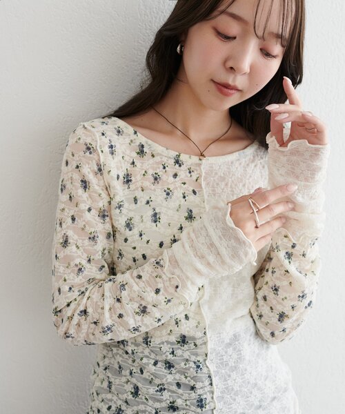 DISCOAT(ディスコート)の「【WEB限定】花柄切替パッチワークロングスリーブTシャツ(Tシャツ/カットソー・レディース・ブルー/ブラック/アイボリー・FREE)」の7枚目の写真