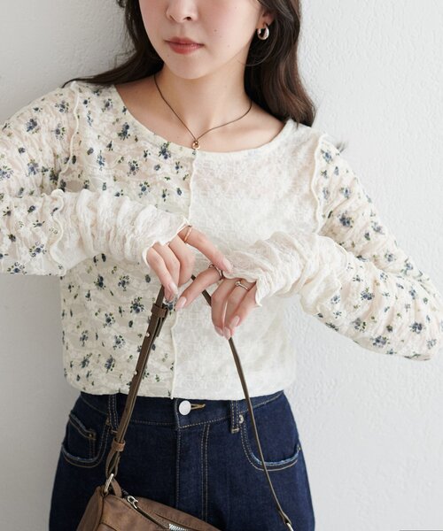 DISCOAT(ディスコート)の「【WEB限定】花柄切替パッチワークロングスリーブTシャツ(Tシャツ/カットソー・レディース・ブルー/ブラック/アイボリー・FREE)」の8枚目の写真